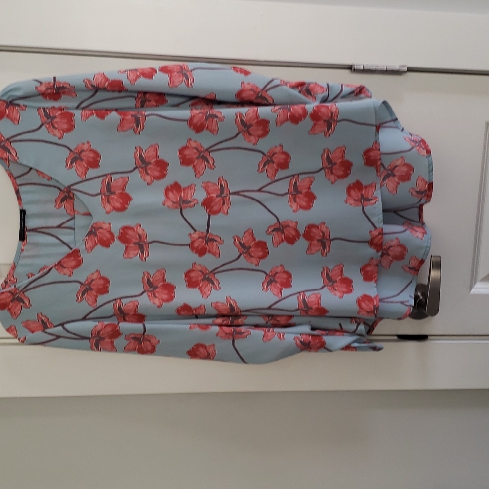 west kei light blue v neck, ruched three quarter sleeves - size Medium